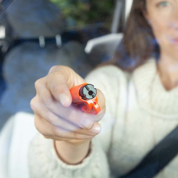 Porte-clef-Brise-vitre--pare-brise-(Outil-d'évacuation-voiture-)-Resqme-rouge-lifestyle-brise-vitre